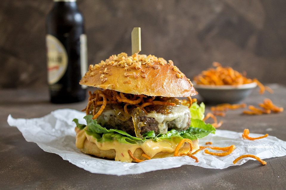 Beef Burger with Chili Mayo & Sweet Potato Crisps