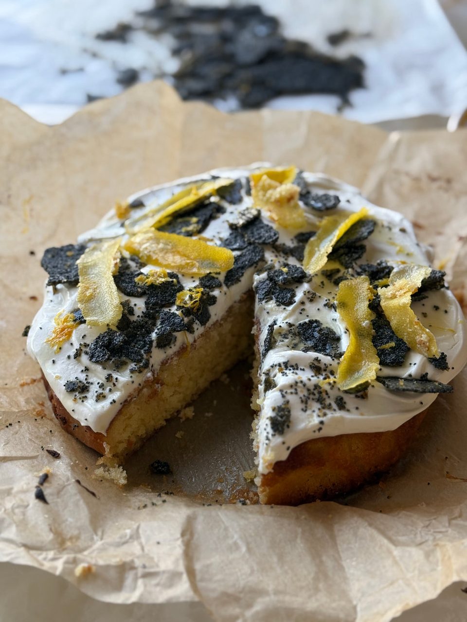 Lemon drizzle with poppy seed brittle