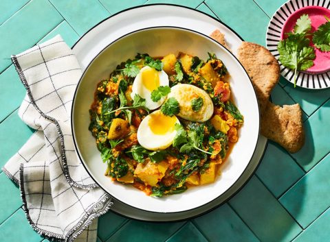Egg curry with spinach and naan