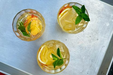 White sangria with kiwi and lemon grass